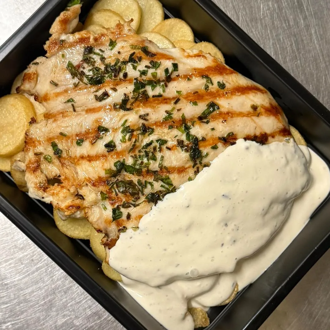 Staromiejska Pizzeria-Restauracja Pyrzyce — dania i wnętrze