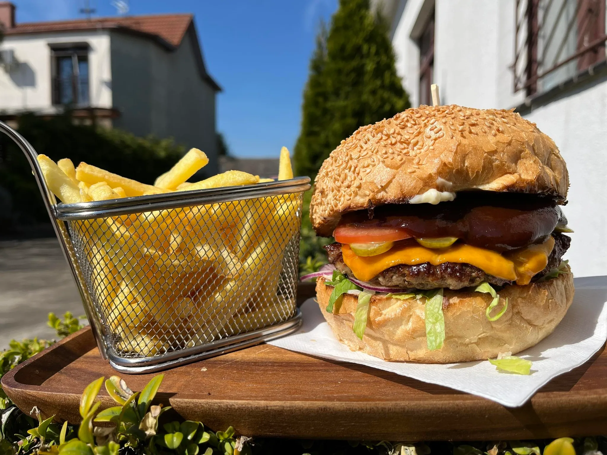 Staromiejska Pizzeria-Restauracja Pyrzyce — dania i wnętrze