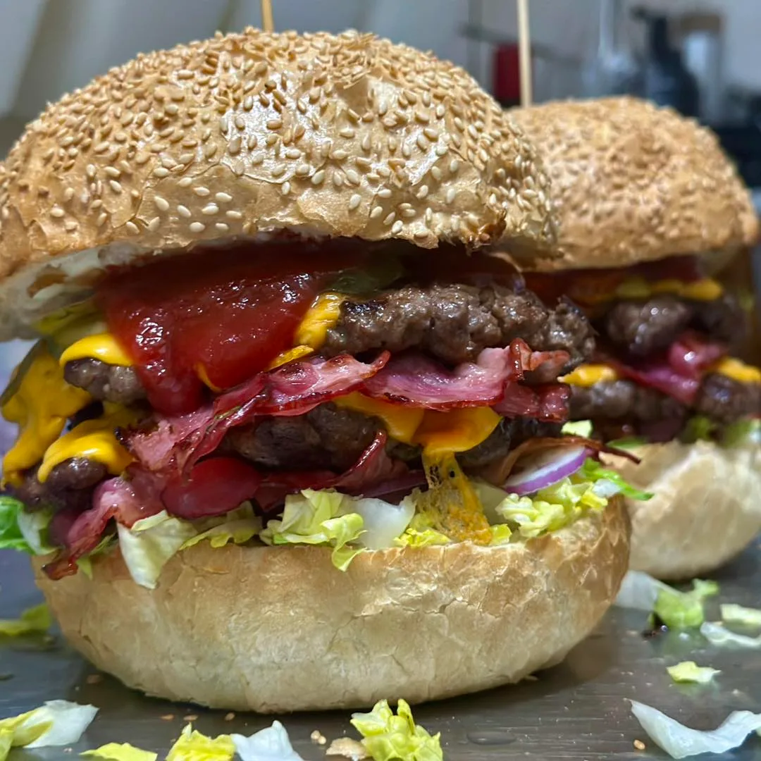 Staromiejska Pizzeria-Restauracja Pyrzyce — dania i wnętrze