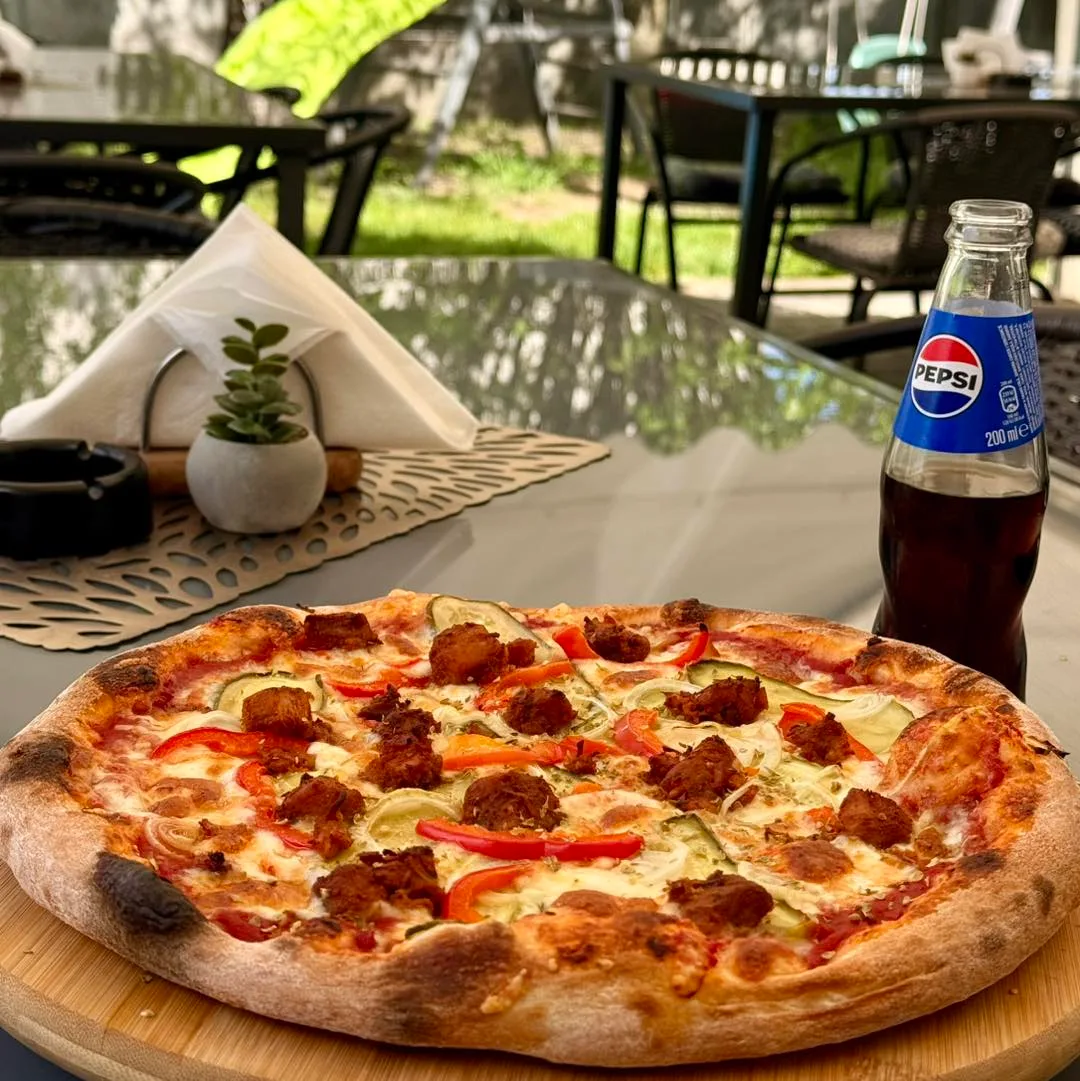 Staromiejska Pizzeria-Restauracja Pyrzyce — dania i wnętrze